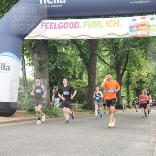 29.06.2025 - hella hamburg halbmarathon KatJ http://msf.ph/oto/8349128 29.06.2025 10:50:24 Zwischen KM18-KM19 3919, 7290, 7717 meine-sportfotos.de