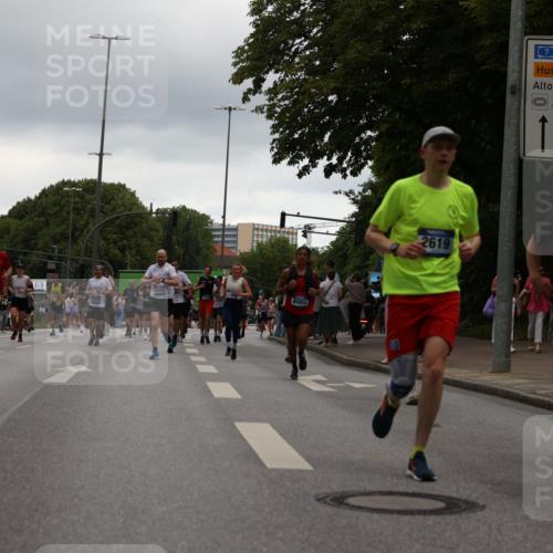 29.06.2025 - hella hamburg halbmarathon Yannick Fuchs http://msf.ph/oto/8349149 29.06.2025 10:52:36 20KM 1319, 1833, 1946, 1951, 2027, 2159, 2250, 2619, 2711, 2996, 4550, 4767, 5084, 5675, 6860, 7659, 7856, 8089, 8392, 9156, 9353, 9553, 9555, 9835, 10020, 10268, 10319, 10518, 10539, 10703, 10915, 11605, 11808, 11846, 12495, 12734, 12735, 12809, 13287, 13512, 13654, 13694, 14355, 14673, 15197, 16189, 16206, 16409, 16922, 16924, 17531, 17665, 17782, 17810, 17814, 17839, 17852, 17931, 17967, 18556, 18682, 18727, 18730, 18833, 18985, 19002, 19003 meine-sportfotos.de