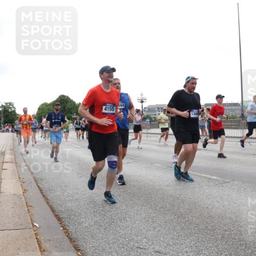 29.06.2025 - hella hamburg halbmarathon Lena Gebhardt http://msf.ph/oto/8349264 29.06.2025 10:38:37 Lombardsbrücke 11697, 4155, 644, 1300, 56, 1196, 1232, 1390, 1451, 1457, 1596, 1721, 1742, 1791, 1966, 2113, 2151, 2498, 2576, 2660, 2693, 3010, 3094, 3095, 3216, 3242, 3286, 3323, 3338, 3635, 3636, 3716, 3726, 3777, 3841, 3927, 4028, 4139, 4155, 4159, 4257, 4259, 4260, 4316, 4320, 4883, 4964, 5085, 5089, 5155, 5300, 5617, 5684, 5735, 5913, 6200, 6695, 6696, 6751, 6875, 6930, 7117, 7148, 7165, 7263, 7371, 7552, 7561, 7692, 7849, 7868, 7914, 8367, 9708, 10554 meine-sportfotos.de