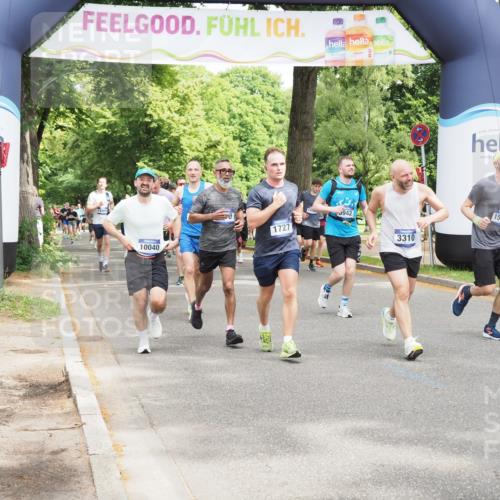 29.06.2025 - hella hamburg halbmarathon MichiJ http://msf.ph/oto/8349276 29.06.2025 10:40:59 Zwischen KM18-KM19 1030, 1502, 1727, 2070, 2884, 2910, 3103, 3310, 4189, 4299, 4938, 6942, 6994, 7147, 7864, 9142, 9537, 10040, 11430, 11992, 13397, 13997, 14323, 15146, 15179, 15980, 16623, 16750, 18134, 18143, 18720 meine-sportfotos.de