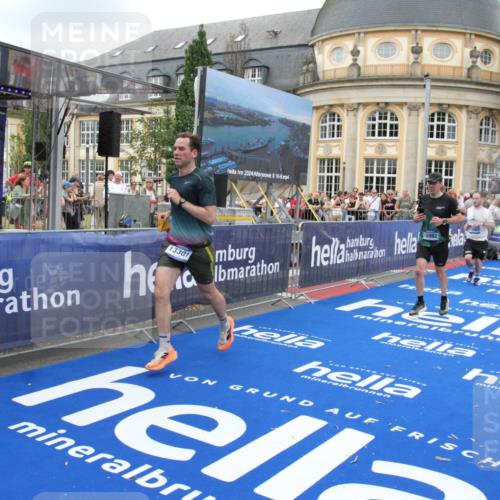 29.06.2025 - hella hamburg halbmarathon Michael Strokosch http://msf.ph/oto/8349277 29.06.2025 10:52:38 Ziel 2346, 2670, 3952, 6561, 6562, 7232, 9739, 10115, 11689, 12450, 13051, 13301, 15001, 15980, 18982 meine-sportfotos.de