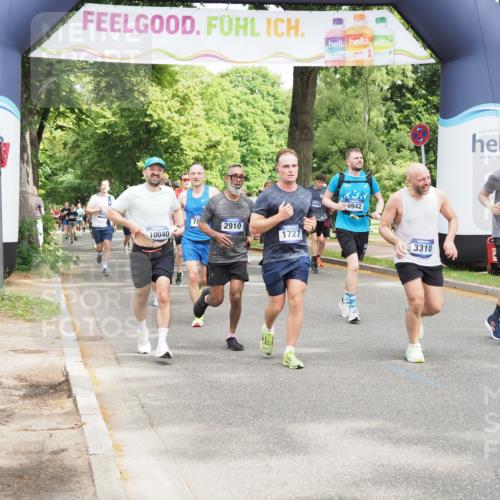 29.06.2025 - hella hamburg halbmarathon MichiJ http://msf.ph/oto/8349301 29.06.2025 10:40:59 Zwischen KM18-KM19 1030, 1502, 1727, 2070, 2884, 2910, 3103, 3310, 4189, 4299, 4938, 6942, 6994, 7147, 7864, 9142, 9537, 10040, 11430, 11992, 13397, 13997, 14323, 15146, 15179, 15980, 16623, 16750, 18134, 18143, 18720 meine-sportfotos.de