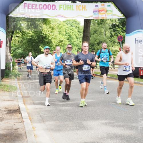 29.06.2025 - hella hamburg halbmarathon MichiJ http://msf.ph/oto/8349310 29.06.2025 10:40:59 Zwischen KM18-KM19 1030, 1502, 1727, 2070, 2884, 2910, 3103, 3310, 4189, 4299, 4938, 6942, 6994, 7147, 7864, 9142, 9537, 10040, 11430, 11992, 13397, 13997, 14323, 15146, 15179, 15980, 16623, 16750, 18134, 18143, 18720 meine-sportfotos.de