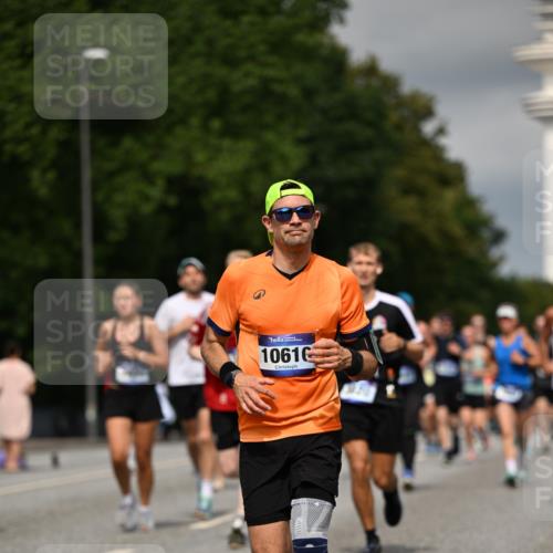 29.06.2025 - hella hamburg halbmarathon Dr. Thomas Lammeyer http://msf.ph/oto/8349402 29.06.2025 10:18:27 Kennedybrücke 1071, 1131, 1406, 1480, 1728, 2990, 3020, 3025, 3154, 3691, 3728, 3756, 3834, 3939, 5191, 5546, 5670, 6028, 6083, 6181, 6366, 6717, 6724, 7209, 7442, 7802, 7840, 7991, 8055, 8147, 8409, 8755, 9173, 9663, 10224, 10610, 10977 meine-sportfotos.de