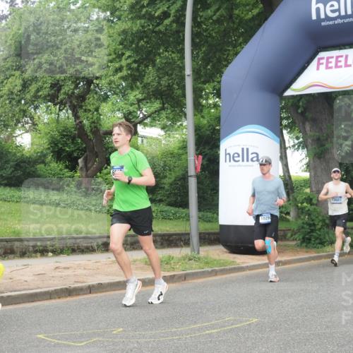 29.06.2025 - hella hamburg halbmarathon KatJ http://msf.ph/oto/8349410 29.06.2025 10:20:53 Zwischen KM18-KM19 6619, 7272 meine-sportfotos.de