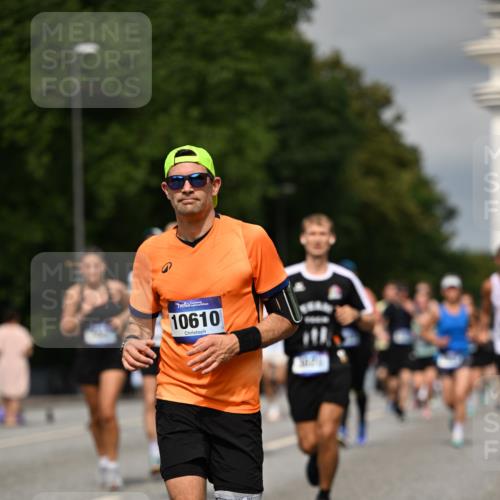 29.06.2025 - hella hamburg halbmarathon Dr. Thomas Lammeyer http://msf.ph/oto/8349506 29.06.2025 10:18:27 Kennedybrücke 1071, 1131, 1406, 1480, 1728, 2990, 3020, 3025, 3154, 3691, 3728, 3756, 3834, 3939, 5191, 5546, 5670, 6028, 6083, 6181, 6366, 6717, 6724, 7209, 7442, 7802, 7840, 7991, 8055, 8147, 8409, 8755, 9173, 9663, 10224, 10610, 10977 meine-sportfotos.de