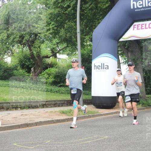 29.06.2025 - hella hamburg halbmarathon KatJ http://msf.ph/oto/8349515 29.06.2025 10:20:53 Zwischen KM18-KM19 6619, 7272 meine-sportfotos.de