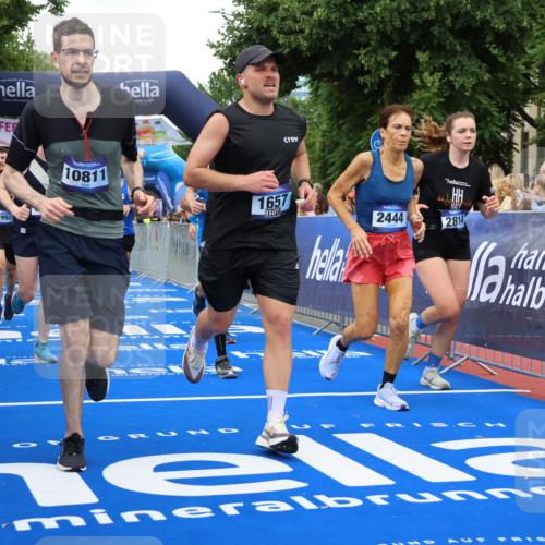 29.06.2025 - hella hamburg halbmarathon Strokosch-Dieckow http://msf.ph/oto/8349545 29.06.2025 10:52:51 Ziel 1257, 1258, 1657, 2099, 2444, 2814, 2910, 4557, 4558, 4770, 5077, 5169, 5194, 5907, 8139, 8172, 8720, 8955, 9065, 9163, 10724, 10811, 11217, 11992, 12519, 14198, 14286, 14791, 14805, 15430, 17198, 18331, 18720, 19244 meine-sportfotos.de