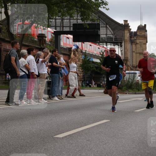 29.06.2025 - hella hamburg halbmarathon Yannick Fuchs http://msf.ph/oto/8349596 29.06.2025 10:52:39 20KM 1946, 1951, 2027, 2159, 2250, 2619, 2711, 2855, 2996, 4550, 4767, 5084, 5675, 6860, 7659, 8089, 8392, 9156, 9353, 9553, 9555, 9835, 10020, 10268, 10518, 10539, 10703, 10915, 11605, 11808, 11846, 12734, 12735, 12809, 13654, 13694, 14355, 14673, 14914, 16206, 16409, 16922, 16924, 17531, 17665, 17782, 17810, 17814, 17839, 17852, 17931, 17967, 18112, 18232, 18556, 18682, 18727, 18730, 18833, 18954, 18985, 19002, 19003 meine-sportfotos.de