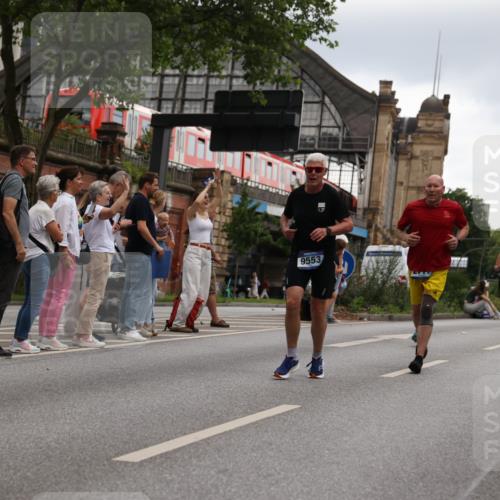 29.06.2025 - hella hamburg halbmarathon Yannick Fuchs http://msf.ph/oto/8349729 29.06.2025 10:52:39 20KM 1946, 1951, 2027, 2159, 2250, 2619, 2711, 2855, 2996, 4550, 4767, 5084, 5675, 6860, 7659, 8089, 8392, 9156, 9353, 9553, 9555, 9835, 10020, 10268, 10518, 10539, 10703, 10915, 11605, 11808, 11846, 12734, 12735, 12809, 13654, 13694, 14355, 14673, 14914, 16206, 16409, 16922, 16924, 17531, 17665, 17782, 17810, 17814, 17839, 17852, 17931, 17967, 18112, 18232, 18556, 18682, 18727, 18730, 18833, 18954, 18985, 19002, 19003 meine-sportfotos.de