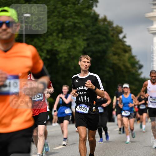 29.06.2025 - hella hamburg halbmarathon Dr. Thomas Lammeyer http://msf.ph/oto/8349732 29.06.2025 10:18:28 Kennedybrücke 1071, 1131, 1406, 1480, 1728, 2990, 3020, 3025, 3154, 3454, 3691, 3728, 3756, 3834, 3939, 5191, 5546, 5670, 6028, 6083, 6181, 6366, 6717, 6724, 7209, 7442, 7840, 7991, 8055, 8147, 8409, 8755, 9173, 9663, 10224, 10610, 10977 meine-sportfotos.de