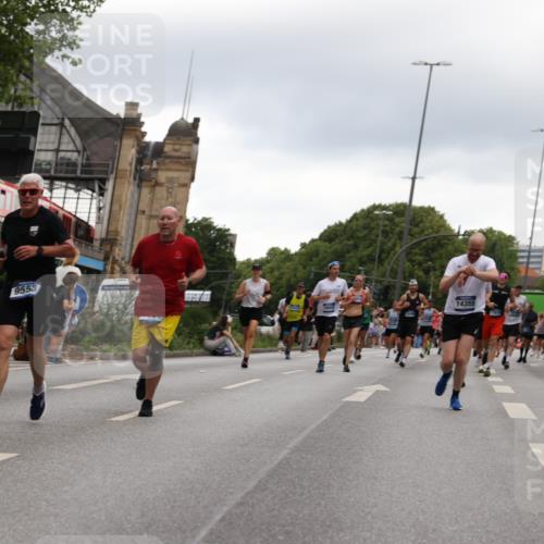 29.06.2025 - hella hamburg halbmarathon Yannick Fuchs http://msf.ph/oto/8349795 29.06.2025 10:52:39 20KM 1946, 1951, 2027, 2159, 2250, 2619, 2711, 2855, 2996, 4550, 4767, 5084, 5675, 6860, 7659, 8089, 8392, 9156, 9353, 9553, 9555, 9835, 10020, 10268, 10518, 10539, 10703, 10915, 11605, 11808, 11846, 12734, 12735, 12809, 13654, 13694, 14355, 14673, 14914, 16206, 16409, 16922, 16924, 17531, 17665, 17782, 17810, 17814, 17839, 17852, 17931, 17967, 18112, 18232, 18556, 18682, 18727, 18730, 18833, 18954, 18985, 19002, 19003 meine-sportfotos.de