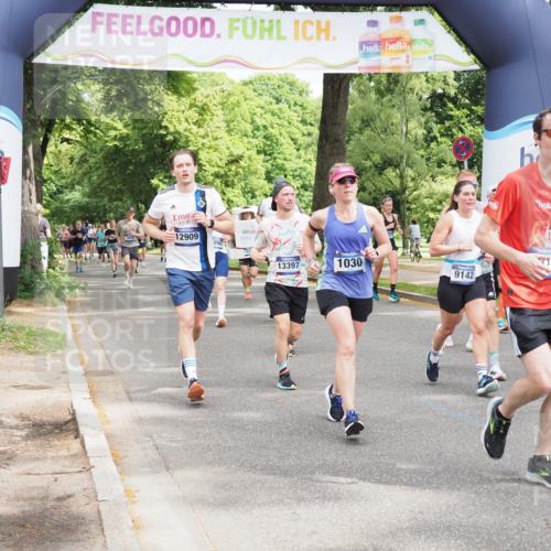 29.06.2025 - hella hamburg halbmarathon MichiJ http://msf.ph/oto/8349822 29.06.2025 10:41:02 Zwischen KM18-KM19 1030, 1482, 1727, 1870, 2070, 2346, 2884, 2910, 3103, 3310, 5866, 6942, 6994, 7147, 7864, 8487, 8973, 9142, 10040, 11992, 12909, 13397, 13997, 14036, 14592, 15980, 16750, 18134, 18143, 18590, 18720, 19067 meine-sportfotos.de