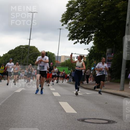 29.06.2025 - hella hamburg halbmarathon Yannick Fuchs http://msf.ph/oto/8349863 29.06.2025 10:52:39 20KM 1946, 1951, 2027, 2159, 2250, 2619, 2711, 2855, 2996, 4550, 4767, 5084, 5675, 6860, 7659, 8089, 8392, 9156, 9353, 9553, 9555, 9835, 10020, 10268, 10518, 10539, 10703, 10915, 11605, 11808, 11846, 12734, 12735, 12809, 13654, 13694, 14355, 14673, 14914, 16206, 16409, 16922, 16924, 17531, 17665, 17782, 17810, 17814, 17839, 17852, 17931, 17967, 18112, 18232, 18556, 18682, 18727, 18730, 18833, 18954, 18985, 19002, 19003 meine-sportfotos.de