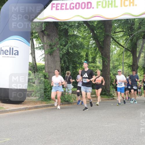 29.06.2025 - hella hamburg halbmarathon KatJ http://msf.ph/oto/8349892 29.06.2025 10:50:35 Zwischen KM18-KM19 2810, 3199, 3663 meine-sportfotos.de