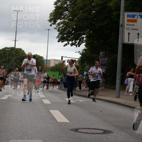29.06.2025 - hella hamburg halbmarathon Yannick Fuchs http://msf.ph/oto/8349898 29.06.2025 10:52:39 20KM 1946, 1951, 2027, 2159, 2250, 2619, 2711, 2855, 2996, 4550, 4767, 5084, 5675, 6860, 7659, 8089, 8392, 9156, 9353, 9553, 9555, 9835, 10020, 10268, 10518, 10539, 10703, 10915, 11605, 11808, 11846, 12734, 12735, 12809, 13654, 13694, 14355, 14673, 14914, 16206, 16409, 16922, 16924, 17531, 17665, 17782, 17810, 17814, 17839, 17852, 17931, 17967, 18112, 18232, 18556, 18682, 18727, 18730, 18833, 18954, 18985, 19002, 19003 meine-sportfotos.de