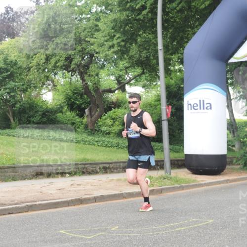 29.06.2025 - hella hamburg halbmarathon KatJ http://msf.ph/oto/8349915 29.06.2025 10:20:57 Zwischen KM18-KM19 6619, 7272 meine-sportfotos.de