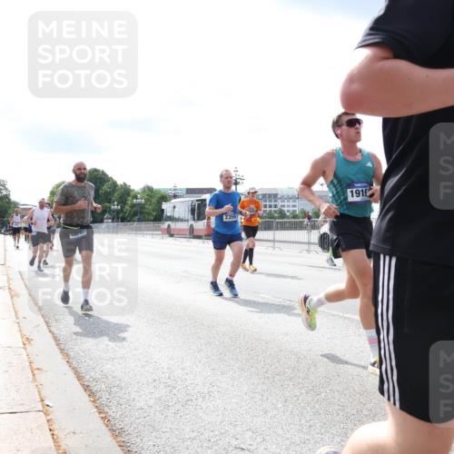 29.06.2025 - hella hamburg halbmarathon Lena Gebhardt http://msf.ph/oto/8349920 29.06.2025 10:13:45 Lombardsbrücke 12797, 2359, 1919, 5546, 1007, 1131, 1480, 1747, 1859, 2055, 2359, 2721, 2904, 2961, 2987, 3360, 3729, 4001, 4187, 4795, 4950, 5232, 5546, 5631, 5719, 6026, 6710, 6717, 6724, 7346, 7446, 7447, 7460, 7462, 7913, 8279, 8673, 9128, 9527, 9612, 9631, 10442, 10443, 10977, 11441, 12313, 12492, 12797, 12928, 12929, 13331, 13928, 15085, 15482, 15663, 15721, 15722, 15922, 16491, 17439, 17472, 17474, 17985, 18041, 18222, 18231 meine-sportfotos.de