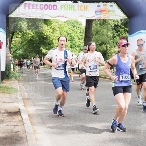 29.06.2025 - hella hamburg halbmarathon MichiJ http://msf.ph/oto/8349998 29.06.2025 10:41:03 Zwischen KM18-KM19 1030, 1482, 1727, 1870, 2070, 2346, 2910, 3310, 5259, 5866, 6942, 7864, 8487, 8973, 9142, 10040, 11992, 12909, 13397, 13997, 14036, 14592, 15980, 18134, 18590, 18715, 18720, 19067 meine-sportfotos.de