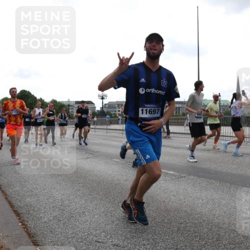 29.06.2025 - hella hamburg halbmarathon Lena Gebhardt http://msf.ph/oto/8350050 29.06.2025 10:38:39 Lombardsbrücke 5617, 1172, 11697, 669, 56, 1196, 1232, 1390, 1451, 1457, 1596, 1721, 1742, 1791, 1966, 2113, 2151, 2498, 2576, 2660, 2693, 3010, 3094, 3095, 3216, 3242, 3286, 3307, 3323, 3338, 3635, 3636, 3716, 3726, 3777, 3841, 3927, 4028, 4139, 4155, 4159, 4257, 4259, 4260, 4316, 4320, 4883, 4964, 5085, 5089, 5155, 5300, 5617, 5684, 5735, 5913, 6200, 6695, 6696, 6751, 6875, 6930, 7117, 7148, 7263, 7371, 7561, 7692, 7849, 7868, 7914, 8367, 9708, 10554 meine-sportfotos.de