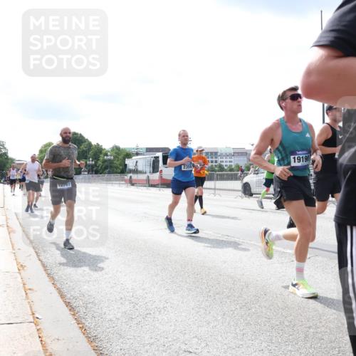 29.06.2025 - hella hamburg halbmarathon Lena Gebhardt http://msf.ph/oto/8350055 29.06.2025 10:13:45 Lombardsbrücke 12797, 2359, 19190, 1007, 1131, 1480, 1747, 1859, 2055, 2359, 2721, 2904, 2961, 2987, 3360, 3729, 4001, 4187, 4795, 4950, 5232, 5546, 5631, 5719, 6026, 6710, 6717, 6724, 7346, 7446, 7447, 7460, 7462, 7913, 8279, 8673, 9128, 9527, 9612, 9631, 10442, 10443, 10977, 11441, 12313, 12492, 12797, 12928, 12929, 13331, 13928, 15085, 15482, 15663, 15721, 15722, 15922, 16491, 17439, 17472, 17474, 17985, 18041, 18222, 18231 meine-sportfotos.de