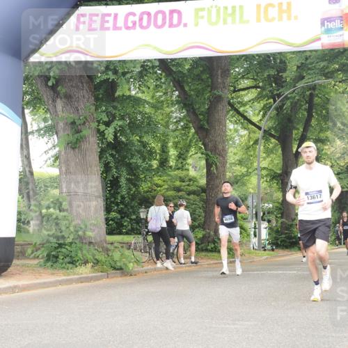 29.06.2025 - hella hamburg halbmarathon KatJ http://msf.ph/oto/8350071 29.06.2025 10:21:05 Zwischen KM18-KM19 4698 meine-sportfotos.de