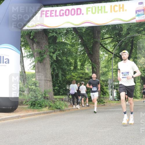 29.06.2025 - hella hamburg halbmarathon KatJ http://msf.ph/oto/8350110 29.06.2025 10:21:05 Zwischen KM18-KM19 4698 meine-sportfotos.de