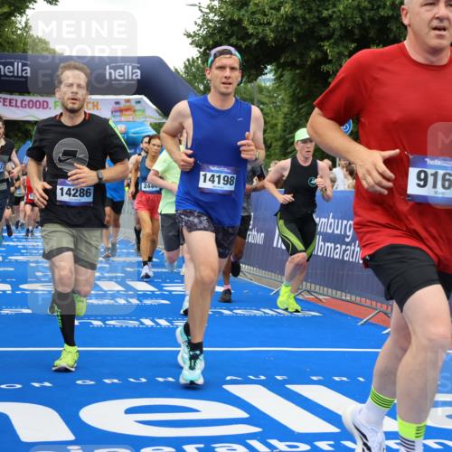 29.06.2025 - hella hamburg halbmarathon Strokosch-Dieckow http://msf.ph/oto/8350119 29.06.2025 10:52:49 Ziel 1257, 1258, 1657, 2099, 2287, 2444, 2814, 2910, 3999, 4557, 4558, 4770, 5077, 5169, 5194, 5907, 8139, 8172, 8720, 8955, 9065, 9163, 10724, 10811, 11217, 11992, 12482, 14198, 14286, 14805, 16467, 17198, 18331, 19244 meine-sportfotos.de