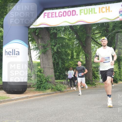 29.06.2025 - hella hamburg halbmarathon KatJ http://msf.ph/oto/8350132 29.06.2025 10:21:06 Zwischen KM18-KM19 4698 meine-sportfotos.de