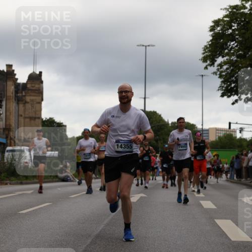 29.06.2025 - hella hamburg halbmarathon Yannick Fuchs http://msf.ph/oto/8350156 29.06.2025 10:52:41 20KM 1642, 1946, 1951, 2027, 2159, 2619, 2711, 2855, 2996, 4550, 4767, 5084, 5675, 6860, 7659, 8089, 8392, 8929, 9156, 9353, 9553, 9555, 9835, 10268, 10518, 10539, 10703, 10915, 11605, 11808, 12734, 12735, 12809, 13407, 13654, 14355, 14631, 14673, 14914, 15263, 16206, 16409, 16922, 16924, 17665, 17782, 17810, 17814, 17839, 17852, 17931, 17967, 18112, 18232, 18556, 18682, 18730, 18833, 18954, 18985, 19002, 19003 meine-sportfotos.de