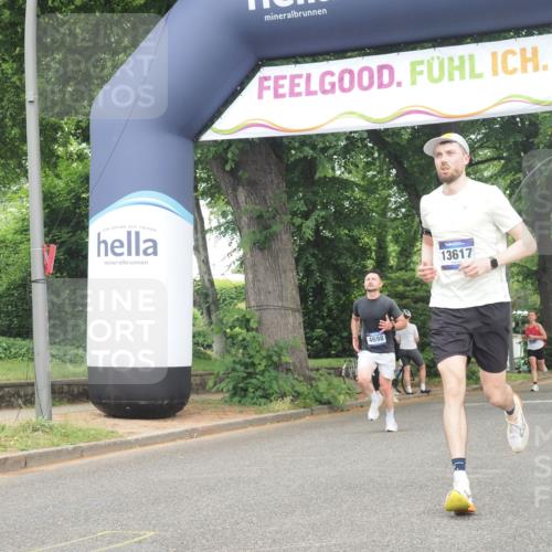 29.06.2025 - hella hamburg halbmarathon KatJ http://msf.ph/oto/8350186 29.06.2025 10:21:06 Zwischen KM18-KM19 4698 meine-sportfotos.de