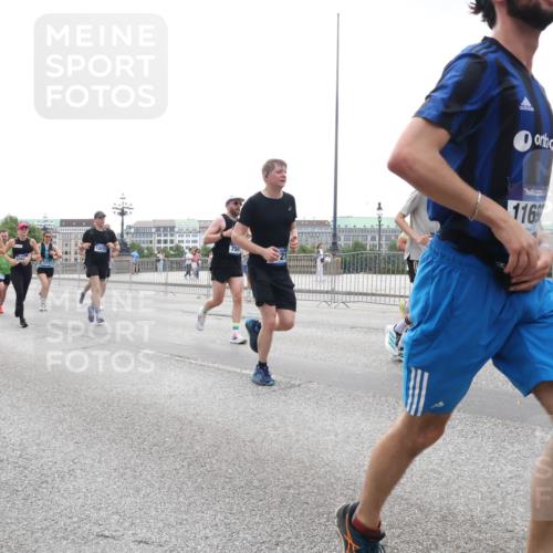 29.06.2025 - hella hamburg halbmarathon Lena Gebhardt http://msf.ph/oto/8350223 29.06.2025 10:38:40 Lombardsbrücke 5617, 11728, 756, 116, 56, 1232, 1390, 1451, 1457, 1596, 1721, 1742, 1791, 2113, 2151, 2498, 2524, 2576, 2660, 2693, 3010, 3094, 3095, 3216, 3242, 3286, 3307, 3323, 3338, 3635, 3636, 3716, 3726, 3777, 3841, 3927, 4028, 4139, 4155, 4159, 4257, 4259, 4260, 4316, 4320, 4883, 4964, 5085, 5089, 5155, 5300, 5617, 5684, 5735, 5913, 6200, 6695, 6696, 6751, 6875, 6930, 7117, 7148, 7263, 7371, 7561, 7692, 7849, 7868, 8367, 8783, 9708, 10554 meine-sportfotos.de