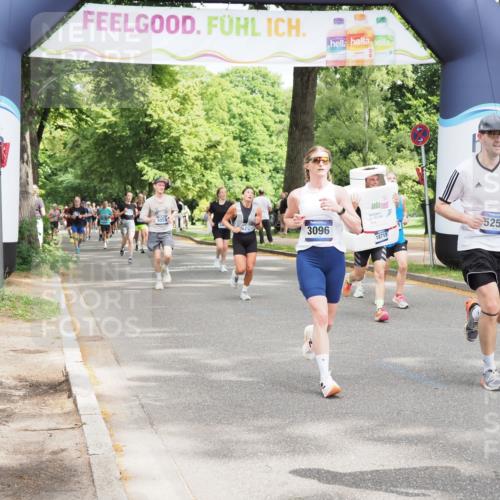 29.06.2025 - hella hamburg halbmarathon MichiJ http://msf.ph/oto/8350239 29.06.2025 10:41:05 Zwischen KM18-KM19 1030, 1482, 1727, 1870, 2346, 2518, 2910, 3096, 3819, 5259, 5866, 6942, 7864, 8487, 8973, 9142, 9227, 10040, 12909, 13397, 14036, 14592, 15980, 18134, 18590, 18715, 18720, 19067 meine-sportfotos.de