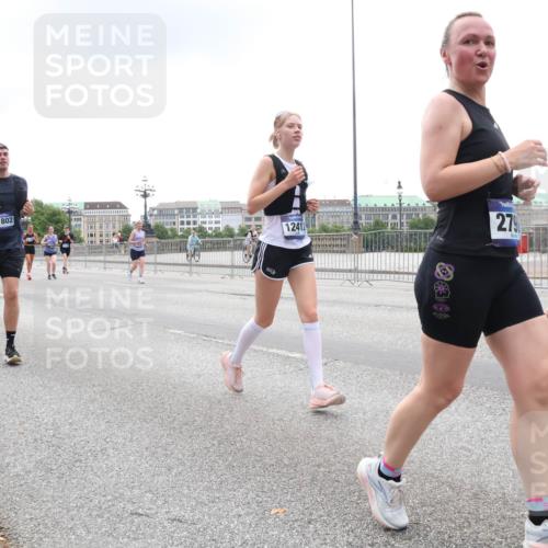 29.06.2025 - hella hamburg halbmarathon Lena Gebhardt http://msf.ph/oto/8350256 29.06.2025 10:47:56 Lombardsbrücke 11802, 279, 238, 183, 1045, 1157, 1174, 1175, 1246, 1392, 1434, 1618, 1639, 1701, 1926, 2037, 2163, 2197, 2407, 2418, 2491, 2545, 2650, 2704, 2790, 2882, 2958, 3049, 3339, 3468, 3679, 3933, 4037, 4327, 4423, 4856, 5621, 5622, 5886, 5952, 7240, 7393, 7394, 7403, 7427, 7916, 7970, 8077, 8270, 8310, 8521, 8550, 8774, 9356, 9687, 9696, 9697, 9921, 10658, 10777, 10794, 10991, 11351, 11458, 11548, 11730, 11738, 11742, 11781, 11802, 11909, 12431 meine-sportfotos.de