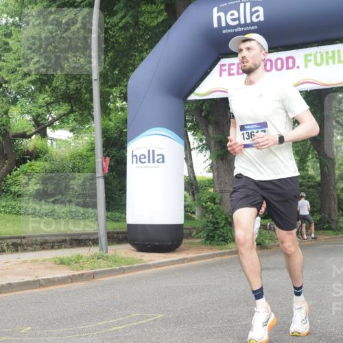 29.06.2025 - hella hamburg halbmarathon KatJ http://msf.ph/oto/8350265 29.06.2025 10:21:07 Zwischen KM18-KM19 4698, 5746 meine-sportfotos.de