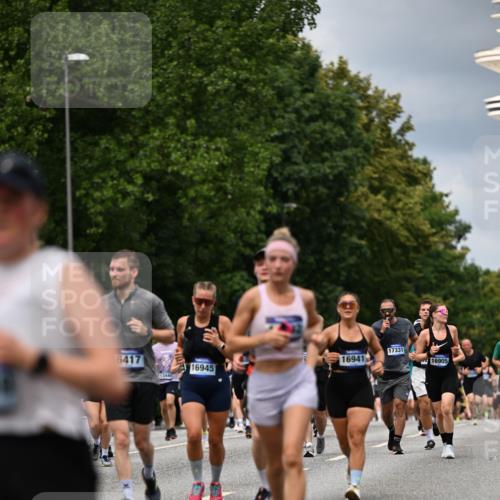 29.06.2025 - hella hamburg halbmarathon Dr. Thomas Lammeyer http://msf.ph/oto/8350281 29.06.2025 10:40:44 Kennedybrücke 1008, 1010, 1102, 1224, 3401, 3699, 4245, 4937, 5171, 5246, 5540, 5747, 5809, 5919, 6184, 6359, 6417, 7632, 8530, 8581, 9229, 9295, 9432, 9694, 9701, 9806, 10487, 10531, 10577, 10984 meine-sportfotos.de