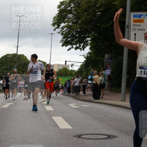 29.06.2025 - hella hamburg halbmarathon Yannick Fuchs http://msf.ph/oto/8350337 29.06.2025 10:52:42 20KM 1642, 1946, 1951, 2027, 2159, 2619, 2711, 2855, 2996, 5084, 5675, 6208, 6636, 6860, 7659, 8089, 8392, 8929, 9156, 9353, 9553, 9555, 9835, 10268, 10518, 10539, 10915, 11605, 11808, 12734, 12735, 12809, 13407, 13654, 14355, 14631, 14673, 14914, 15263, 16206, 16409, 16922, 16924, 17665, 17782, 17810, 17814, 17839, 17852, 17931, 17967, 18112, 18232, 18556, 18682, 18730, 18833, 18954, 18985, 19002, 19003 meine-sportfotos.de