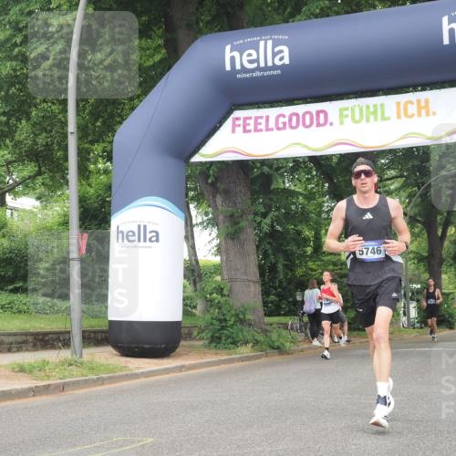 29.06.2025 - hella hamburg halbmarathon KatJ http://msf.ph/oto/8350392 29.06.2025 10:21:09 Zwischen KM18-KM19 4129, 4698, 5746 meine-sportfotos.de