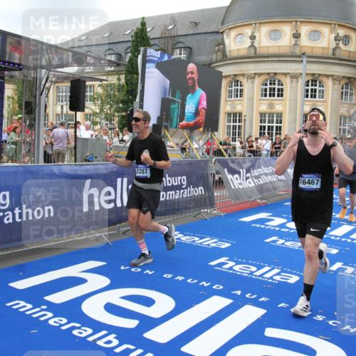 29.06.2025 - hella hamburg halbmarathon Michael Strokosch http://msf.ph/oto/8350418 29.06.2025 10:52:50 Ziel 1657, 2287, 2444, 2814, 2910, 3999, 5077, 5116, 5169, 5194, 8172, 9065, 9163, 9869, 10811, 11217, 11992, 12482, 14198, 14286, 14805, 16467, 17198, 18331, 19244 meine-sportfotos.de