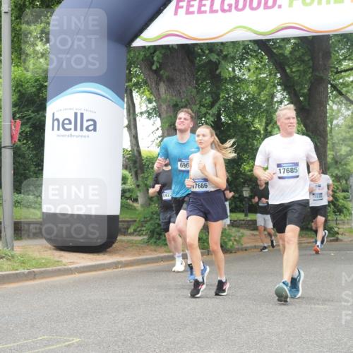 29.06.2025 - hella hamburg halbmarathon KatJ http://msf.ph/oto/8350482 29.06.2025 10:50:46 Zwischen KM18-KM19 4389, 5511, 6966 meine-sportfotos.de
