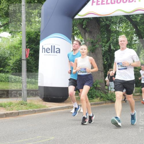 29.06.2025 - hella hamburg halbmarathon KatJ http://msf.ph/oto/8350528 29.06.2025 10:50:46 Zwischen KM18-KM19 4389, 5511, 6966 meine-sportfotos.de