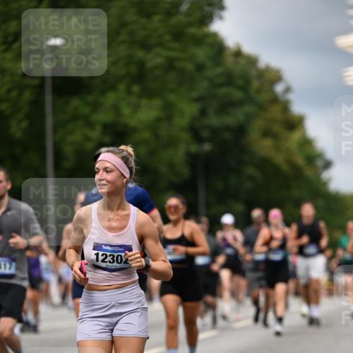29.06.2025 - hella hamburg halbmarathon Dr. Thomas Lammeyer http://msf.ph/oto/8350536 29.06.2025 10:40:46 Kennedybrücke 1008, 1010, 1224, 3401, 3699, 3895, 4245, 4937, 5171, 5246, 5540, 5747, 5809, 5919, 6184, 6359, 6417, 7632, 8530, 8581, 9229, 9295, 9432, 9694, 9701, 9806, 10123, 10487, 10531, 10577, 10984 meine-sportfotos.de