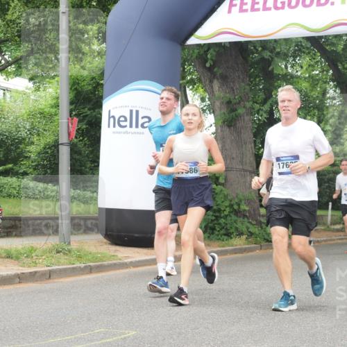 29.06.2025 - hella hamburg halbmarathon KatJ http://msf.ph/oto/8350545 29.06.2025 10:50:46 Zwischen KM18-KM19 4389, 5511, 6966 meine-sportfotos.de