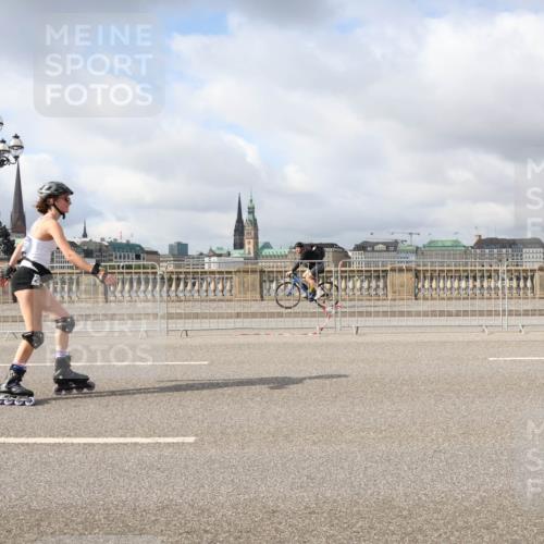29.06.2025 - hella hamburg halbmarathon Lena Gebhardt http://msf.ph/oto/8350602 29.06.2025 09:09:24 Lombardsbrücke  meine-sportfotos.de