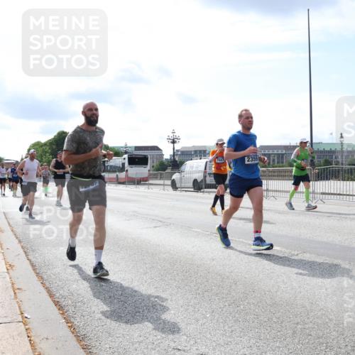 29.06.2025 - hella hamburg halbmarathon Lena Gebhardt http://msf.ph/oto/8350622 29.06.2025 10:13:45 Lombardsbrücke 7447, 2359, 1007, 1131, 1480, 1747, 1859, 2055, 2359, 2721, 2904, 2961, 2987, 3360, 3729, 4001, 4187, 4795, 4950, 5232, 5546, 5631, 5719, 6026, 6710, 6717, 6724, 7346, 7446, 7447, 7460, 7462, 7913, 8279, 8673, 9128, 9527, 9612, 9631, 10442, 10443, 10977, 11441, 12313, 12492, 12797, 12928, 12929, 13331, 13928, 15085, 15482, 15663, 15721, 15722, 15922, 16491, 17439, 17472, 17474, 17985, 18041, 18222, 18231 meine-sportfotos.de