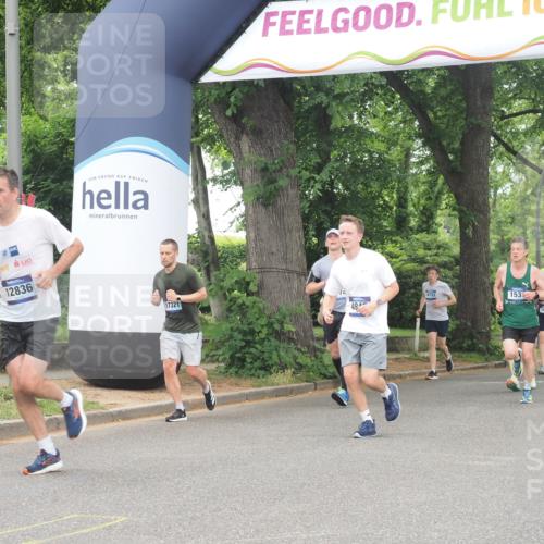 29.06.2025 - hella hamburg halbmarathon KatJ http://msf.ph/oto/8350636 29.06.2025 10:50:49 Zwischen KM18-KM19 1531, 4945, 6966 meine-sportfotos.de