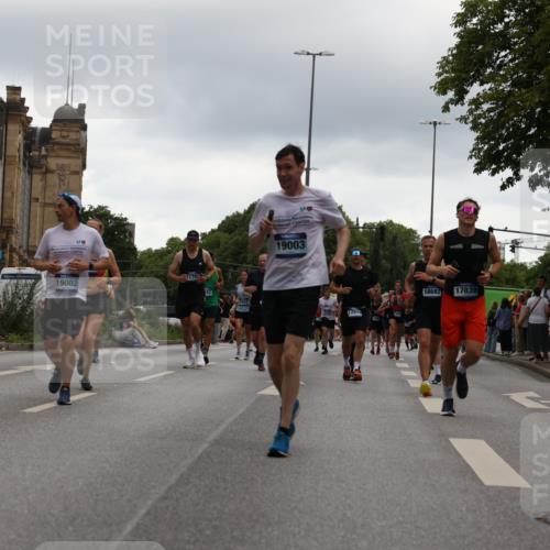29.06.2025 - hella hamburg halbmarathon Yannick Fuchs http://msf.ph/oto/8350640 29.06.2025 10:52:43 20KM 1642, 1946, 1951, 2027, 2159, 2619, 2711, 2855, 2996, 5084, 6208, 6636, 6860, 7659, 8089, 8392, 8929, 9156, 9353, 9553, 9555, 9835, 10268, 10518, 10539, 10915, 11605, 11808, 12734, 12735, 12809, 13407, 13654, 14355, 14631, 14673, 14914, 15263, 16206, 16409, 16922, 16924, 17665, 17782, 17810, 17814, 17839, 17852, 17931, 17967, 18112, 18232, 18556, 18682, 18730, 18833, 18954, 18985, 19002, 19003 meine-sportfotos.de