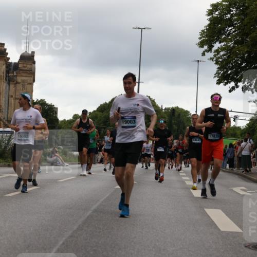 29.06.2025 - hella hamburg halbmarathon Yannick Fuchs http://msf.ph/oto/8350669 29.06.2025 10:52:43 20KM 1642, 1946, 1951, 2027, 2159, 2619, 2711, 2855, 2996, 5084, 6208, 6636, 6860, 7659, 8089, 8392, 8929, 9156, 9353, 9553, 9555, 9835, 10268, 10518, 10539, 10915, 11605, 11808, 12734, 12735, 12809, 13407, 13654, 14355, 14631, 14673, 14914, 15263, 16206, 16409, 16922, 16924, 17665, 17782, 17810, 17814, 17839, 17852, 17931, 17967, 18112, 18232, 18556, 18682, 18730, 18833, 18954, 18985, 19002, 19003 meine-sportfotos.de