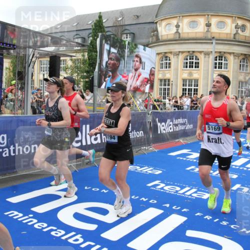 29.06.2025 - hella hamburg halbmarathon Michael Strokosch http://msf.ph/oto/8350676 29.06.2025 10:52:52 Ziel 1257, 1258, 1657, 2287, 2444, 2814, 2910, 4557, 4558, 5077, 5169, 5194, 8172, 8720, 8955, 9065, 9163, 10811, 11217, 11992, 14198, 14286, 14805, 16467, 17198, 18331, 19244 meine-sportfotos.de