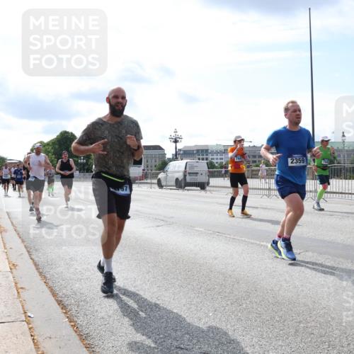 29.06.2025 - hella hamburg halbmarathon Lena Gebhardt http://msf.ph/oto/8350727 29.06.2025 10:13:46 Lombardsbrücke 7447, 2359, 744, 1007, 1131, 1480, 1859, 2055, 2359, 2721, 2904, 2961, 2987, 3729, 4001, 4187, 4795, 4950, 4962, 5232, 5546, 5631, 5719, 6026, 6710, 6717, 6724, 7346, 7446, 7447, 7460, 7462, 7913, 8279, 8673, 9128, 9527, 9612, 9631, 10442, 10443, 10977, 11441, 11987, 12313, 12492, 12797, 12928, 12929, 13331, 13928, 15085, 15482, 15663, 15721, 15722, 15922, 16491, 17439, 17472, 17474, 17985, 18041, 18222, 18231 meine-sportfotos.de